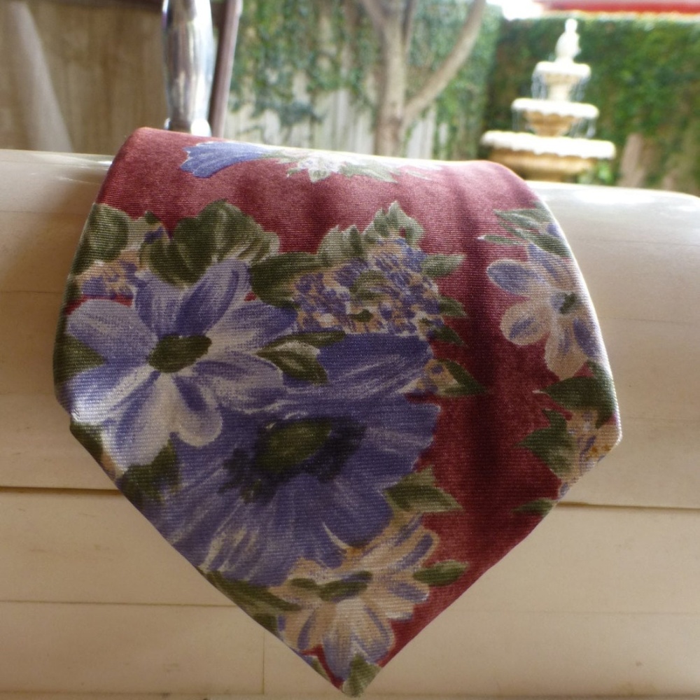 Halston Italian Silk Tie Watercolor Look 4” x 57”‎